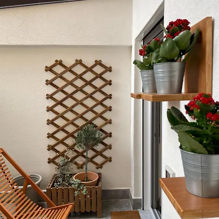 With Love, 4 Apartamento