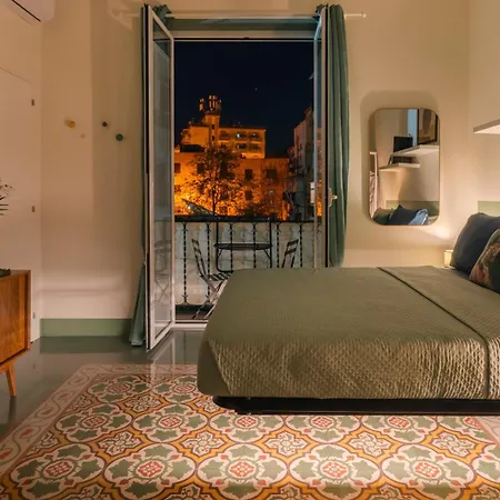 Apartment Flowery Floor &