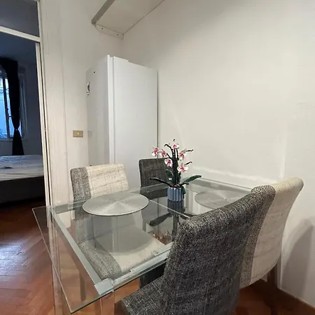 Cortile Caravello 8 Palermo