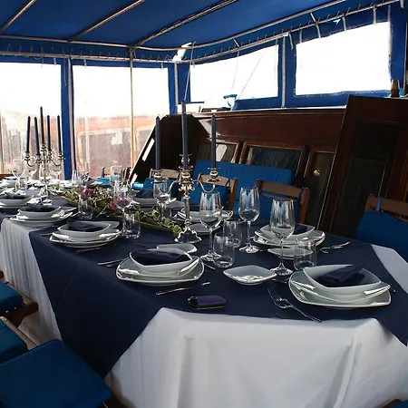 Ariva Ii Botel *