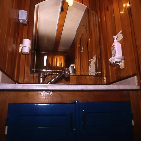 Ariva Ii Botel