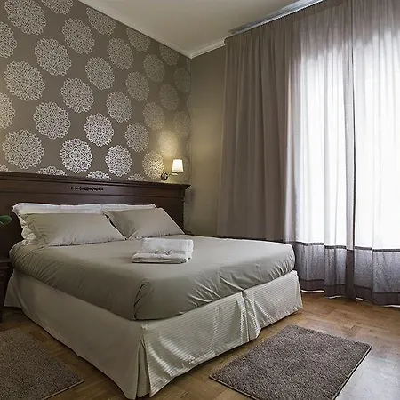 Gallery House Hotel 3*