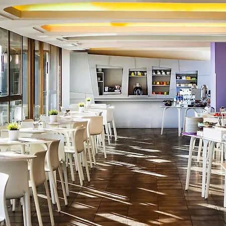 Ibis Styles President 4*