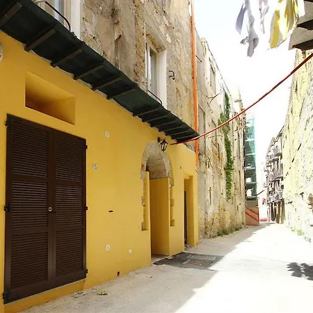 Khalisah Bed and breakfast 2*