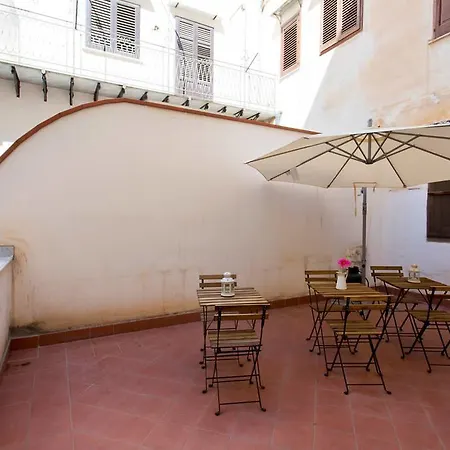 Sunshine Hostal *