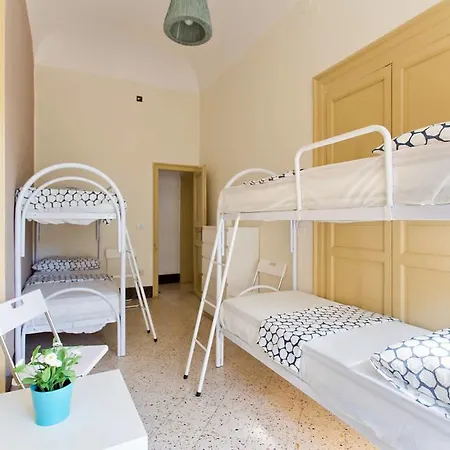 Sunshine Hostal *
