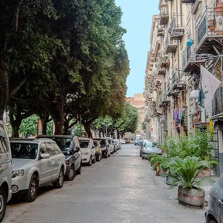 Bed & Breakfast L'opera Buffa 2*