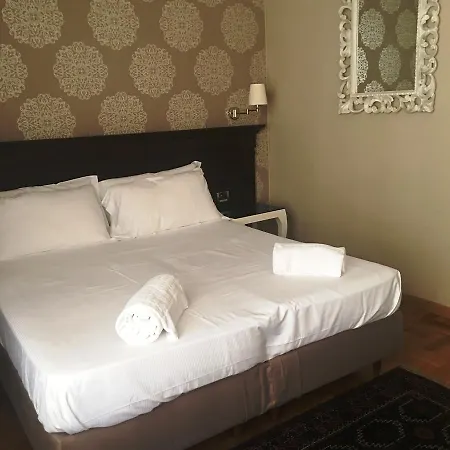 Gallery House 3*