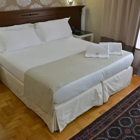 Gallery House Hotel