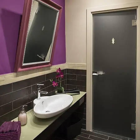 Gallery House Hotel