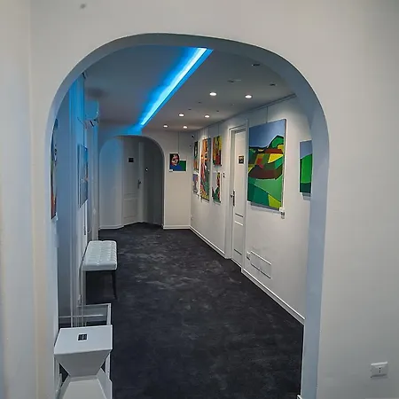 Gallery Guest house 2*
