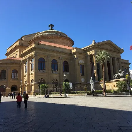 Lt Teatro Massimo Bed and breakfast
