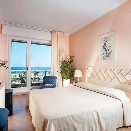 Calipso Hotell 4*