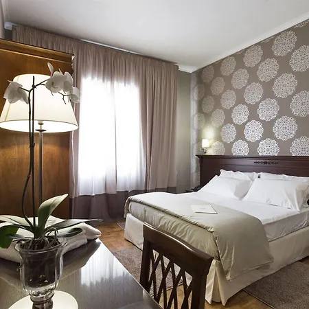Hotel Gallery House 3*