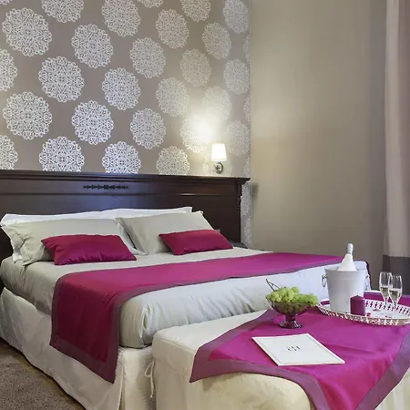 Gallery House Hotel