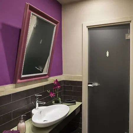 Gallery House 3*