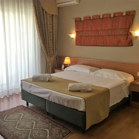 Gallery House Hotel 3*
