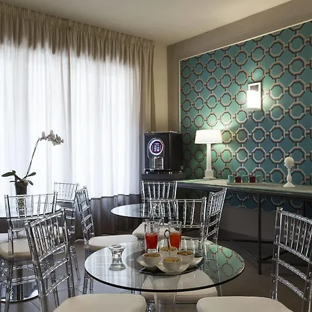 Gallery House 3*