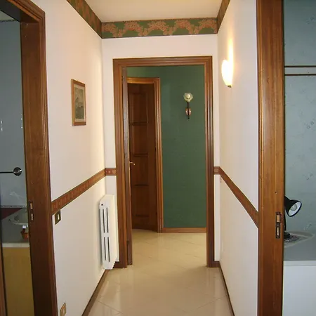 Dietro Il Politeama 2* Palermo