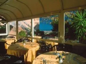 Bel 3 Hotel 3*