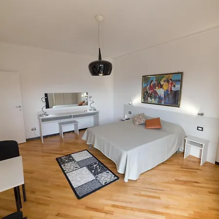 Bed & Breakfast Opera House 2*