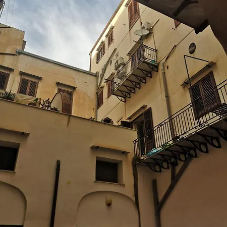 Sunshine Hostal
