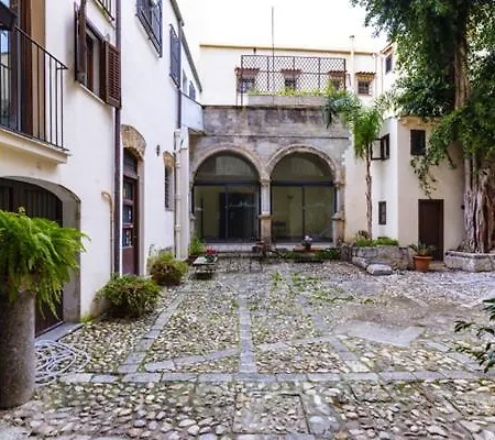 Casa Dell'antiquario Al Teatro Massimo Palermo