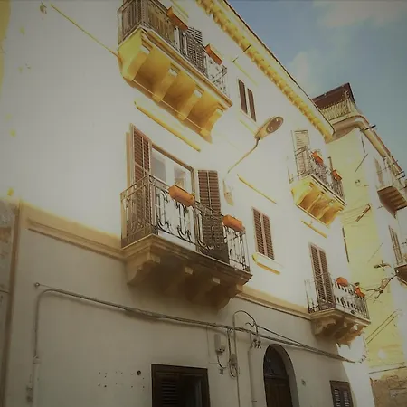 Bed&book Palazzo Cutelli Bed and breakfast 3*