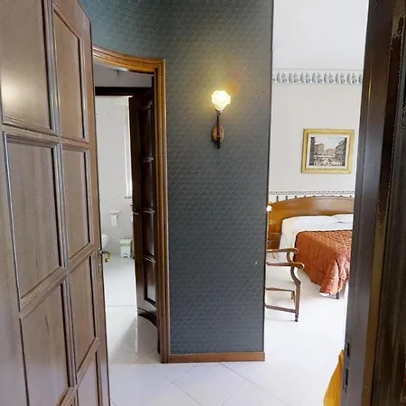 Dietro Il Politeama Palermo