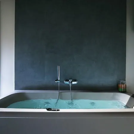 Bed In 2*