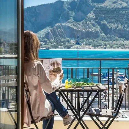 Appartamento Casetta Vista Mare In Piazza A Mondello Palermo