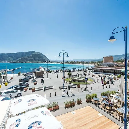 Appartamento Casetta Vista Mare In Piazza A Mondello *