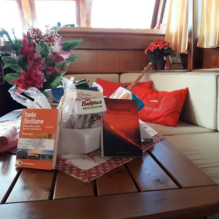 Osman Aga Hotel en barco Palermo