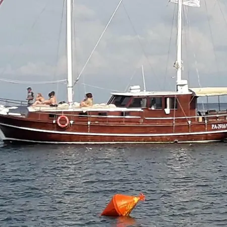 Hotel en barco Osman Aga Palermo