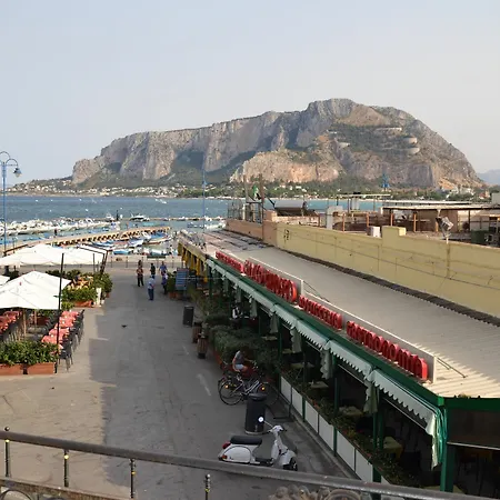 Holidays Mondello
