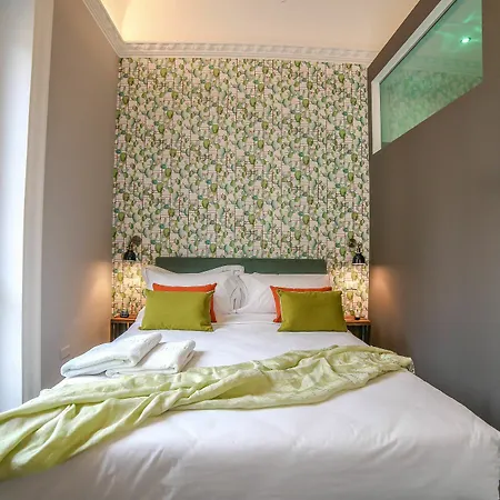 Family Affair Luxury Rooms&suites 住宿加早餐酒店 2*