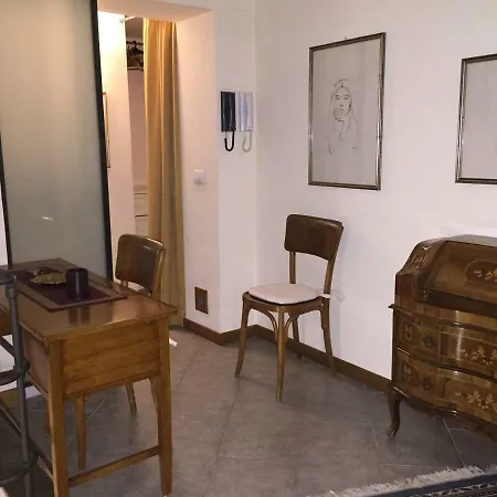 Apartment Voile Rouge *
