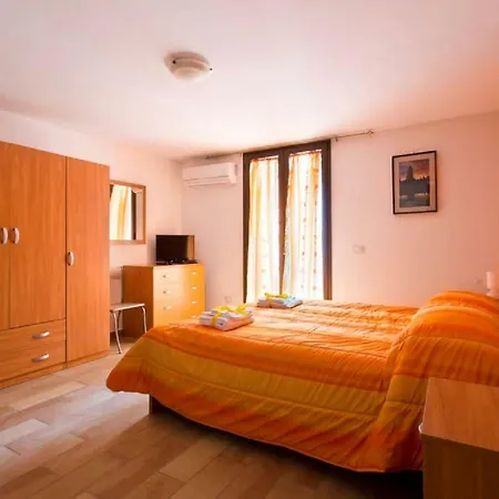 Casa Vacanze Volturno 16 *