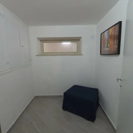 La Petit Maison