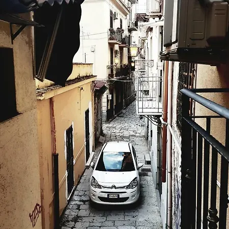 La Casa Sul Vicolo - Centro Storico Apartment *
