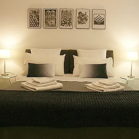 Palazzo Moncada Apartment *