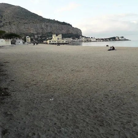 Alloggio in famiglia Signorile In Condominio Rallo
