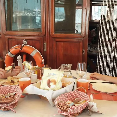 Osman Aga Hotel en barco *