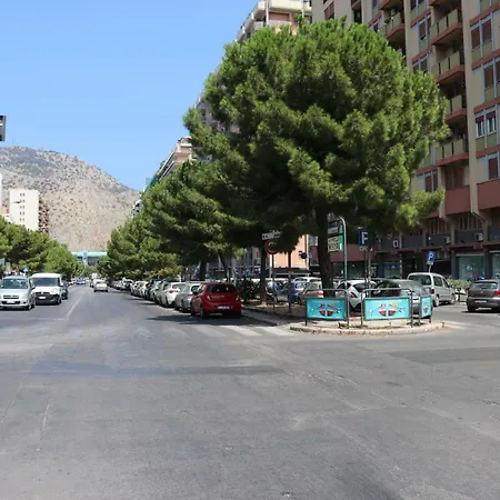 La Favorita - Ben Collegato Con L'aeroporto, La Di Mondello E Il Centro Alloggio in famiglia *