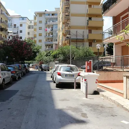 Alloggio in famiglia La Favorita - Ben Collegato Con L'aeroporto, La Di Mondello E Il Centro *