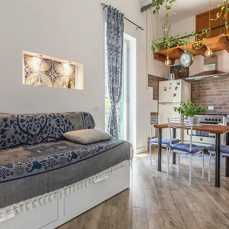 Go Go House 2 Casa Aprile Apartment