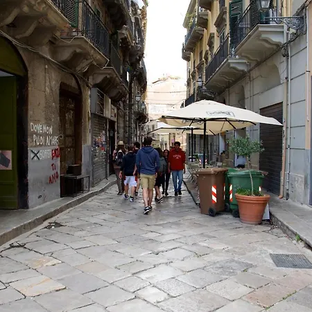 La Tana Di Vicolo San Carlo * Palermo