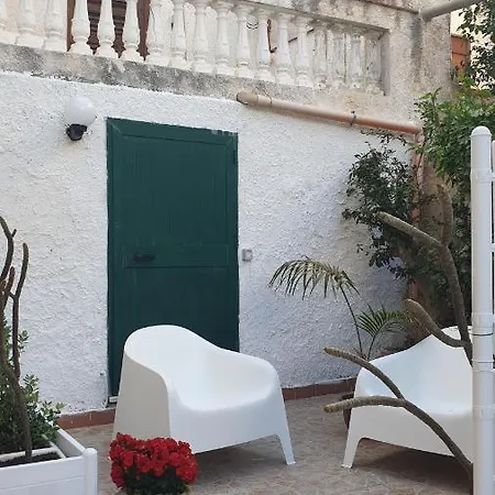 La Pomelia