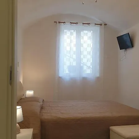 La Pomelia