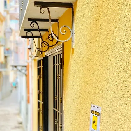 La Casa Sul Vicolo - Centro Storico Apartment *